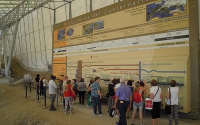 Las asociaciones de mujeres de la comarca de Guadix visitan la Estación Paleontológica del Valle del Río Fardes en Fonelas