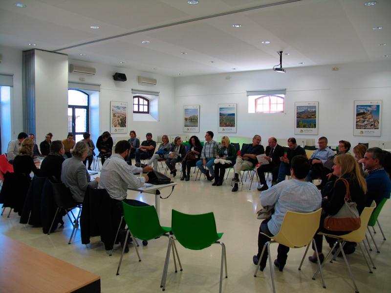 Reunión del Foro de Turismo en la sede del GDR de Guadix