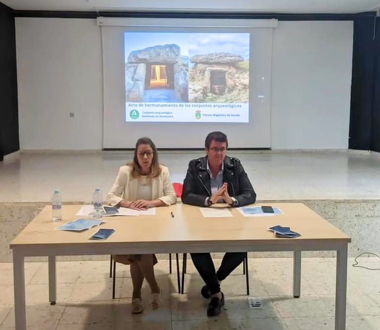 Las Jornadas de Megalitismo de Gorafe sirven de marco para el hermanamiento del Parque Megalítico de Gorafe con el Conjunto Arqueológico Dólmenes de Antequera